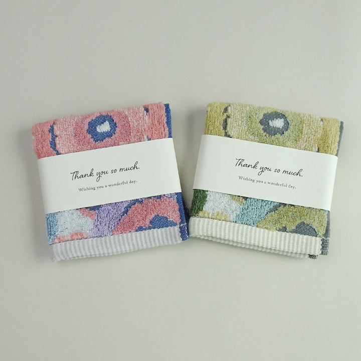 Moni hankie with paper band